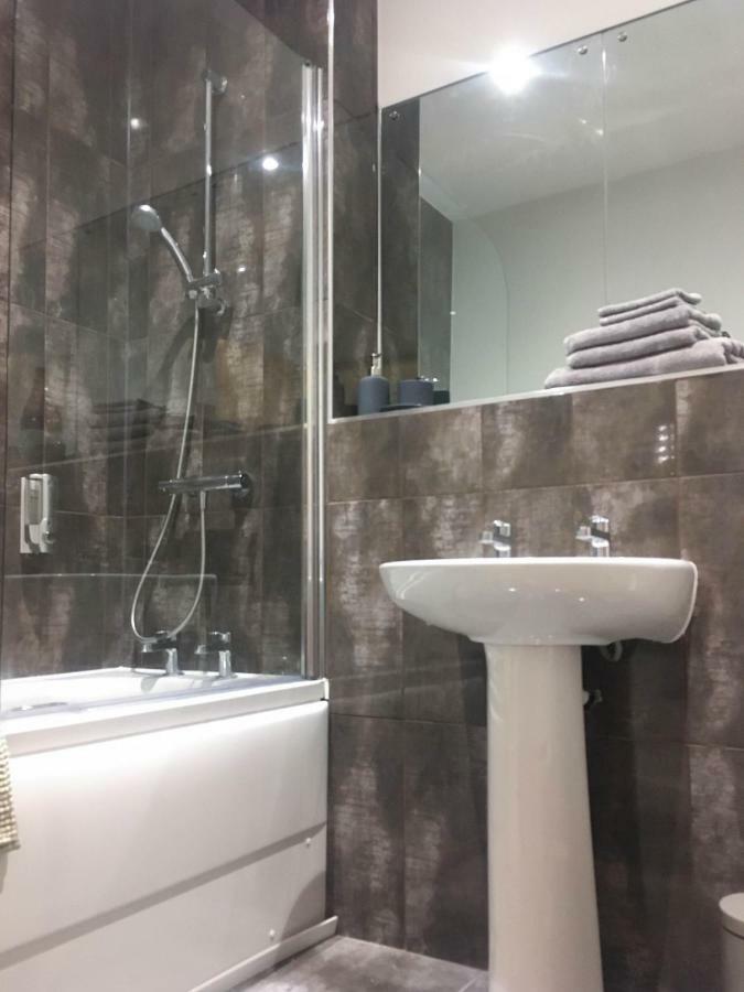 Luxury 1 Bed Apartment In City Centre With Parking Честер Екстер'єр фото