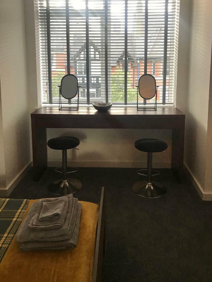 Luxury 1 Bed Apartment In City Centre With Parking Честер Екстер'єр фото