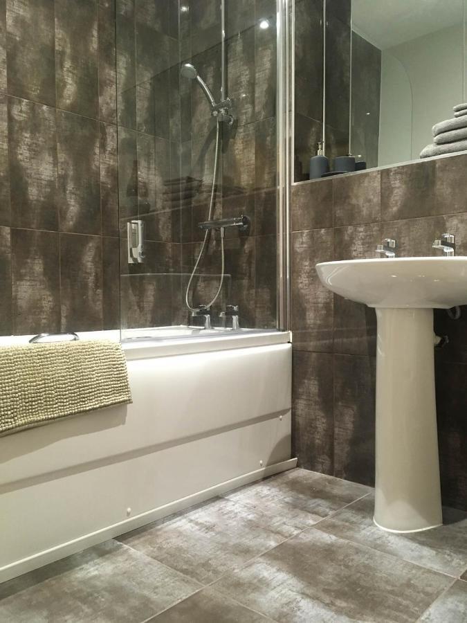 Luxury 1 Bed Apartment In City Centre With Parking Честер Екстер'єр фото