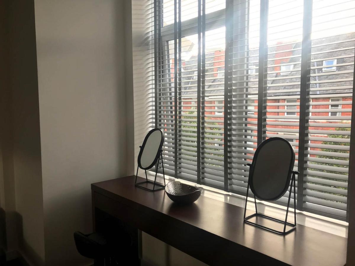 Luxury 1 Bed Apartment In City Centre With Parking Честер Екстер'єр фото
